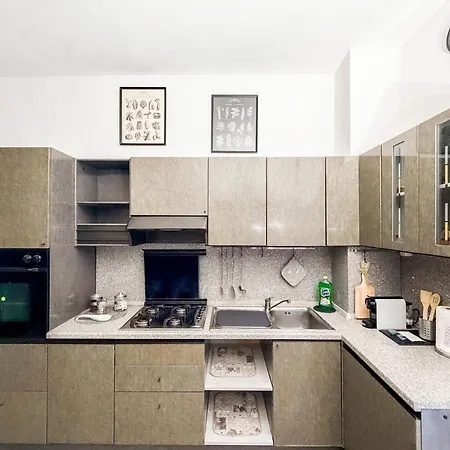 Three-room 2 Bedrooms With Balcony 2 Min From ميلان