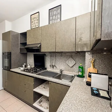 Three-room 2 Bedrooms With Balcony 2 Min From * ميلان