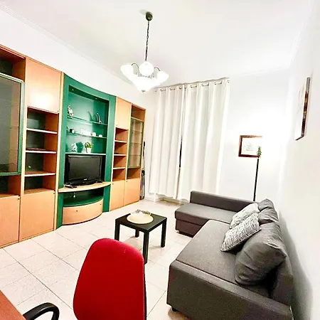 Three-room 2 Bedrooms With Balcony 2 Min From شقة